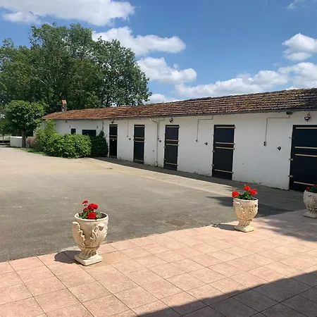 Domaine Du Cheval D'argent 3* Saiguede